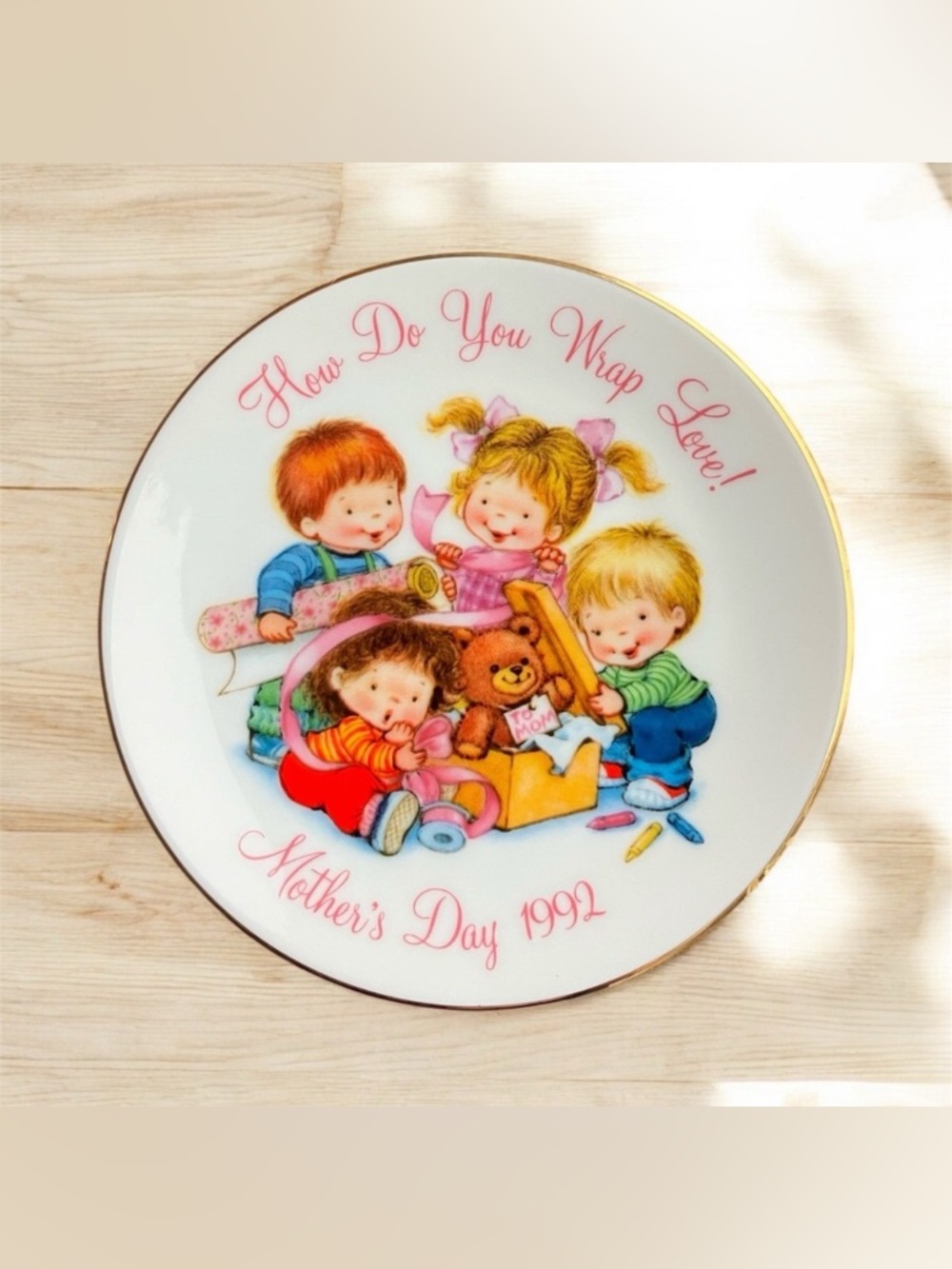 Vintage Avon How Do You Wrap Love! Mother's Day Decorative Plate 1992 Collect